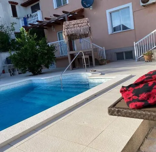 Lovely 3 Bedroom Apartment In Quiet Area W/ Pool