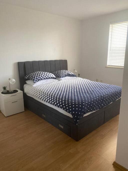 Lovely 3 Bedroom In Quiet Area W/ Pool Apartment