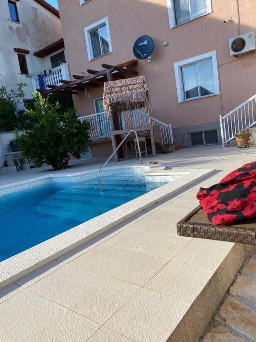 Apartment Lovely 3 Bedroom In Quiet Area W/ Pool *